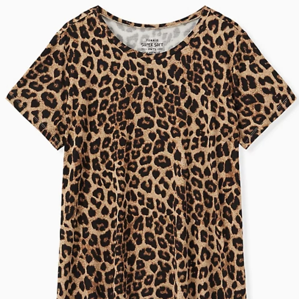 ❤️Torrid - Slim Fit Crew Tee- Super Soft Leopard